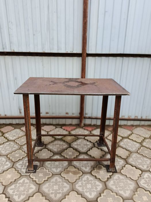 Продам стол железный