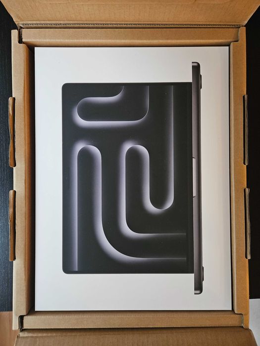 MacBook Pro 14" M5 | 16 GB | 512 GB | 10 core CPU | NOU, SIGILAT