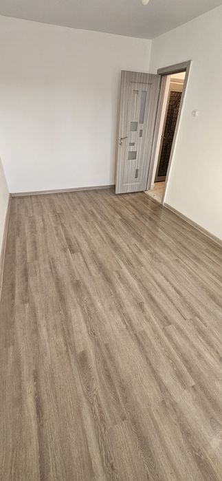 Vand garsoniera  cu balcon