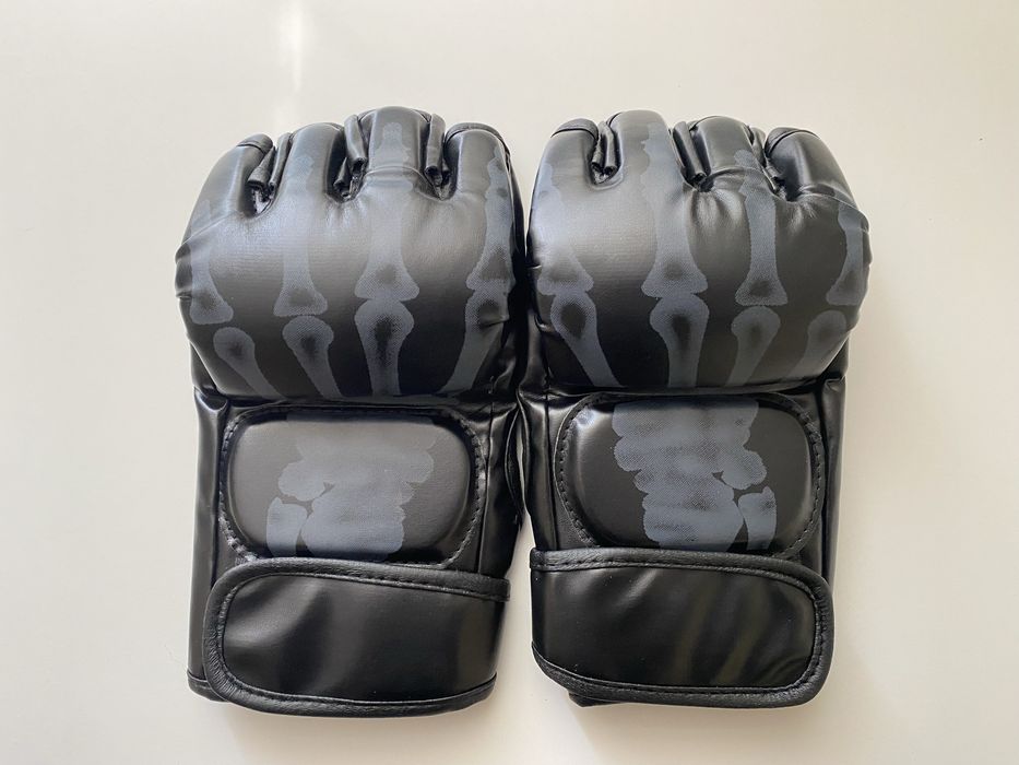 ММА ръкавици.