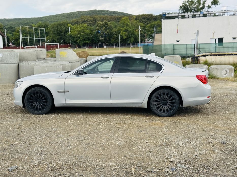 Bmw 730d 2012 masina este intro stare foarte bina