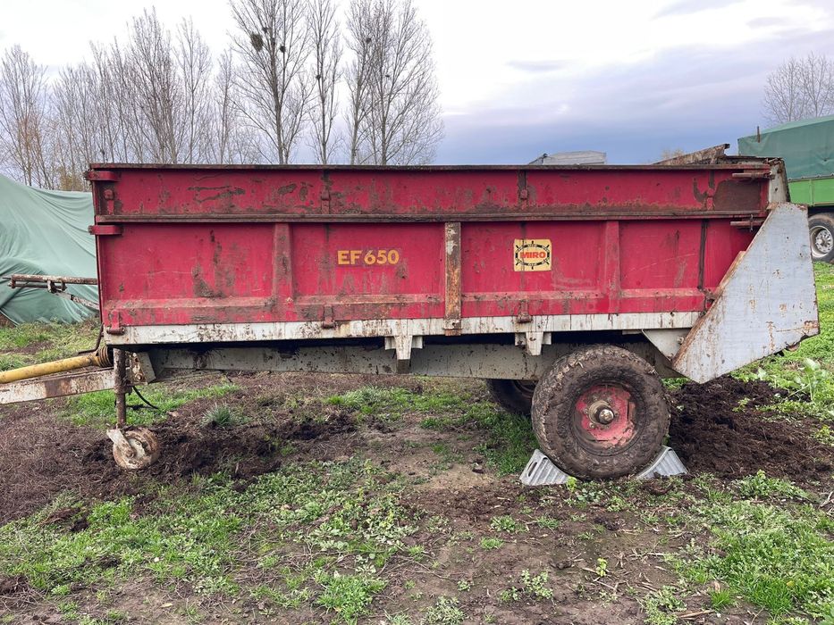 Mig gunoi ( remorca imprastiat gunoi )