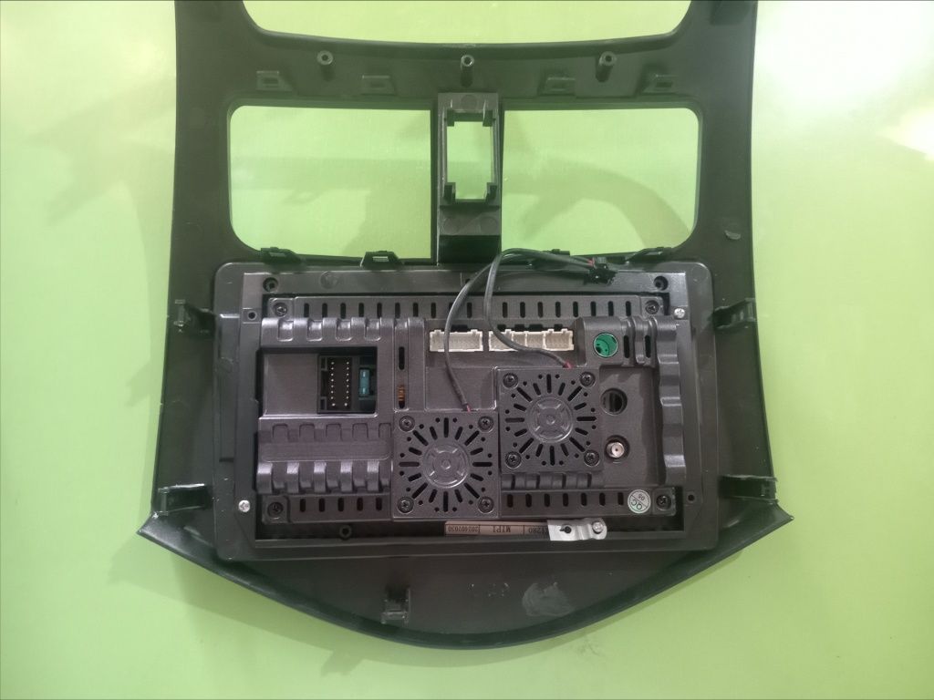 Tesla Monitor holati Idal