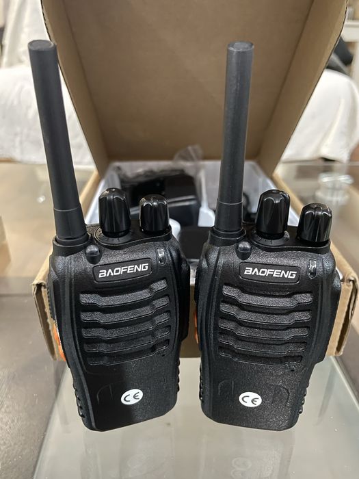 Продавам 2 бр. радиостанции