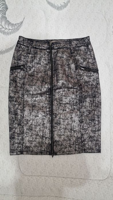 Продам юбку средней длины