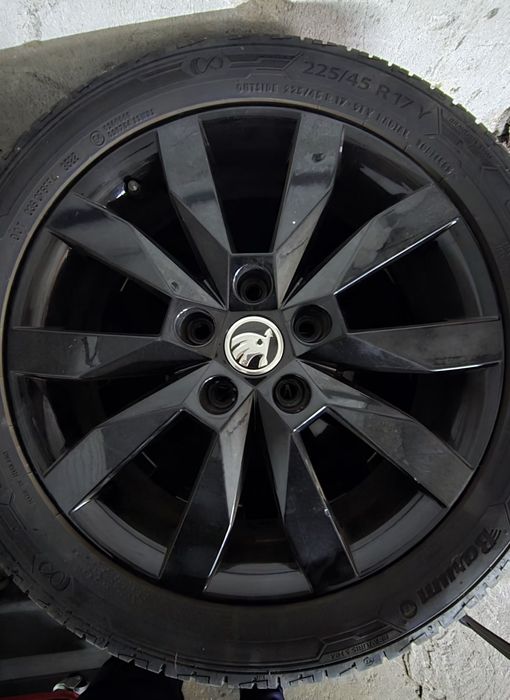 Джанти 17" с летни гуми Skoda Octavia vRS