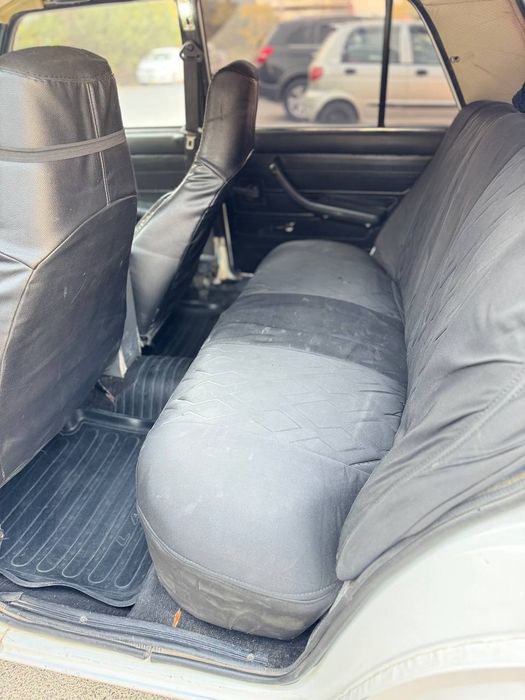 Lada Vaz 2107 oq rangda 2006 yil ishlab chiqarilgan metan gaz 90 litr
