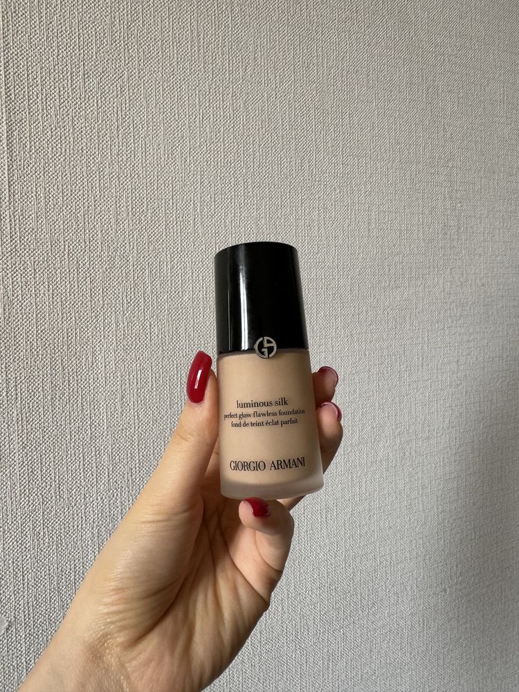 Тональный крем Armani luminous silk foundation