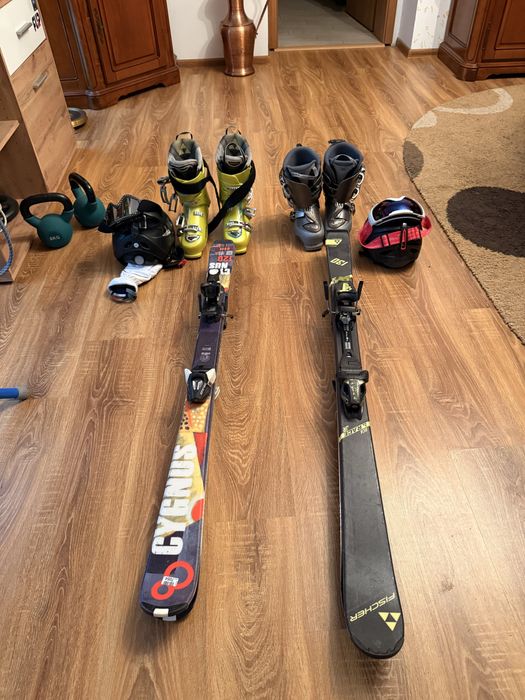 Schiuri, cu clapari marimea 37, 39, in stare buna, cu casca si ochelar