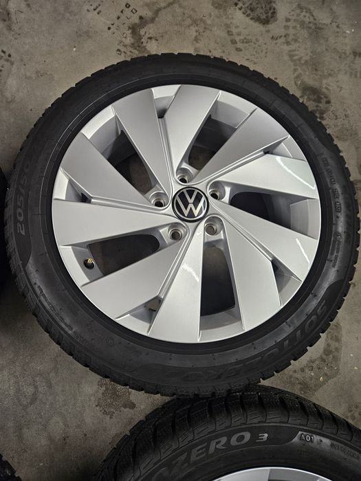 Оригинални джанти за Vw със зимни гуми Pirelli 205 50 17