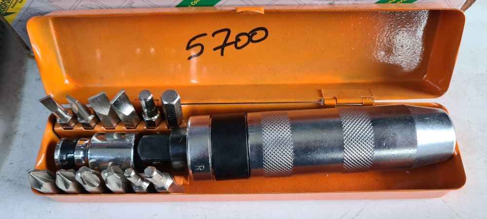 Ударная отвертка набор инструментов и ключей