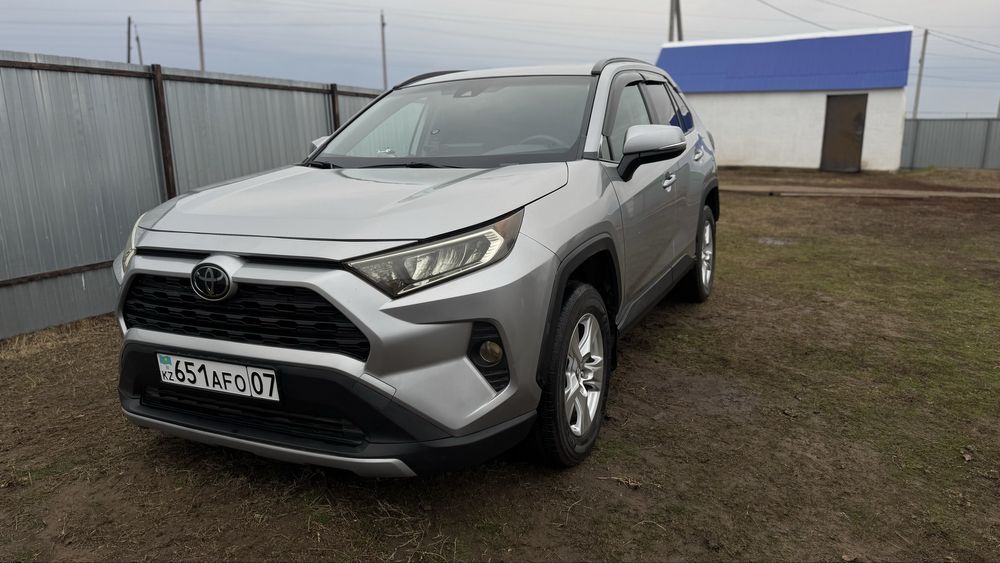 Тойота Рав 4, 2020 г.в., объем 2.5