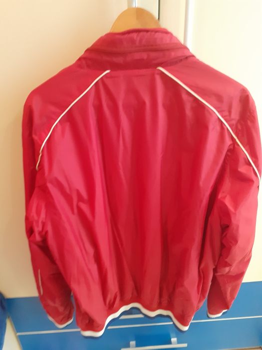 Vând geaca vant George