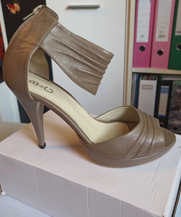 Дамски обувки на ток 39 номер