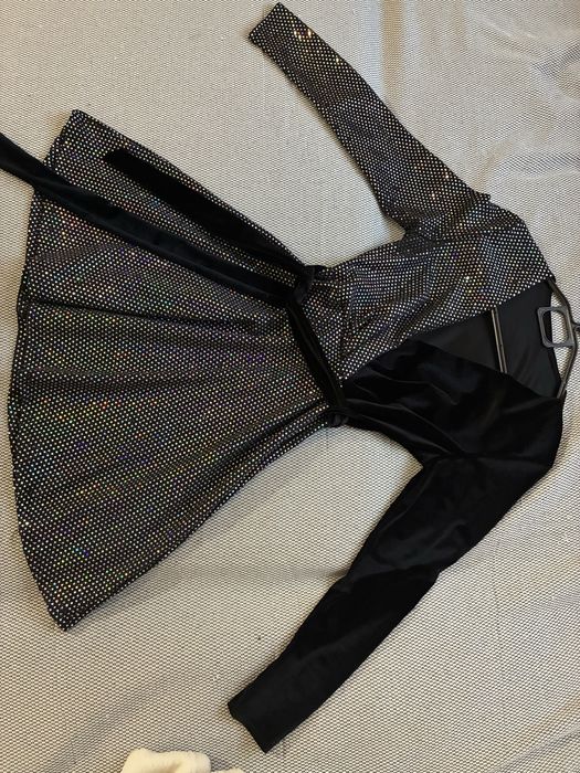 Разкроена рокля с пайети