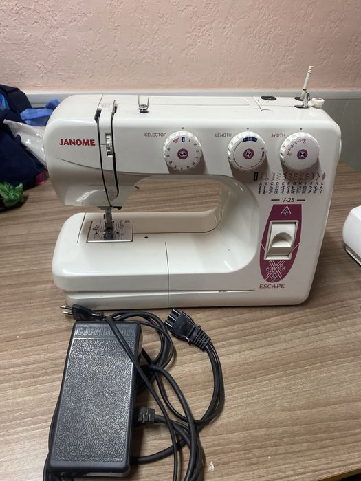 Швейная машина Janome V 25