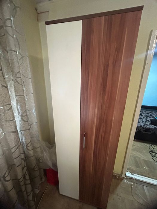 Canapea extensibilă 2 corpuri șifonier  vitrina si tv