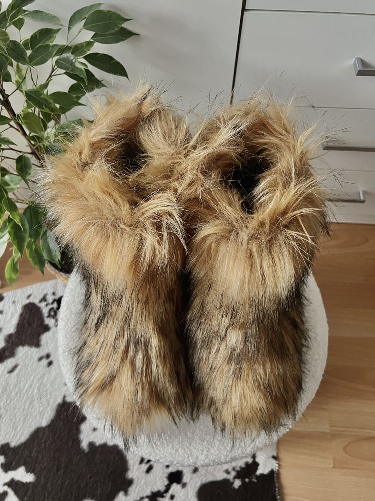 Faux fur snow boots y2k