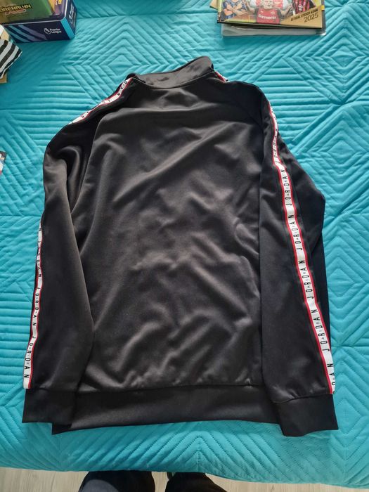 Продавам 3 броя суичъри