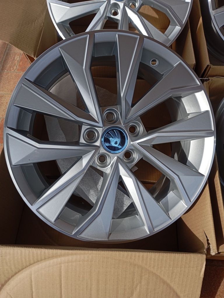 Чисто нови джанти Bi-Color Шкода Skala,Fabia,Kamiq 16"