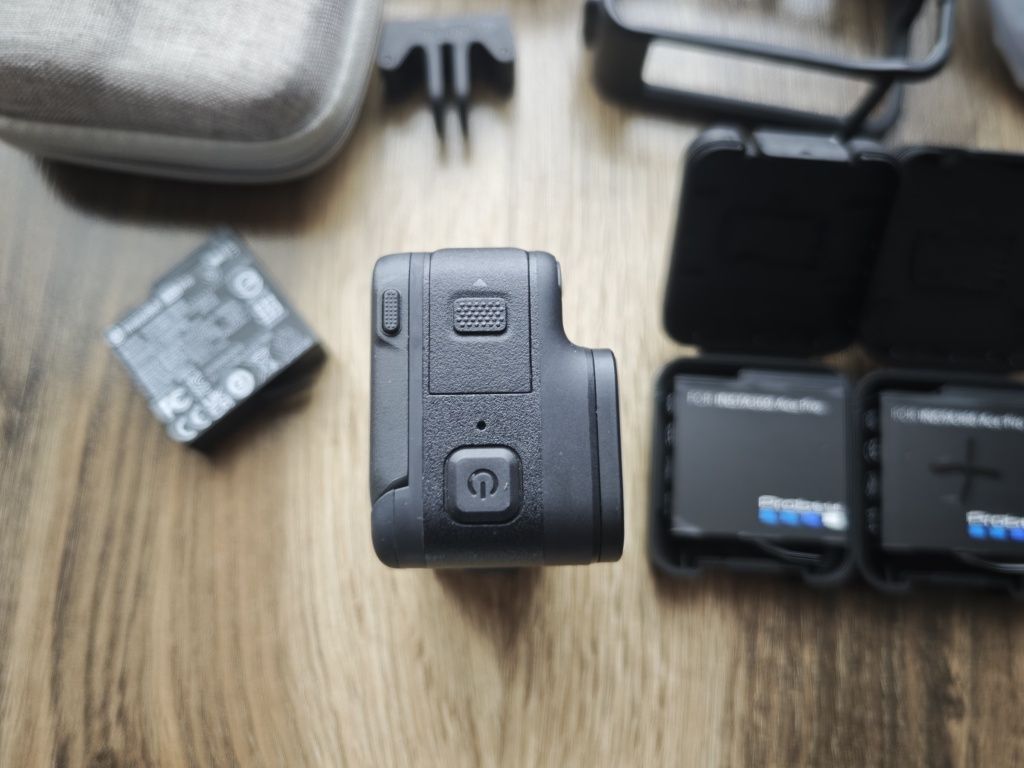 Insta 360 Ace Pro cu garanție