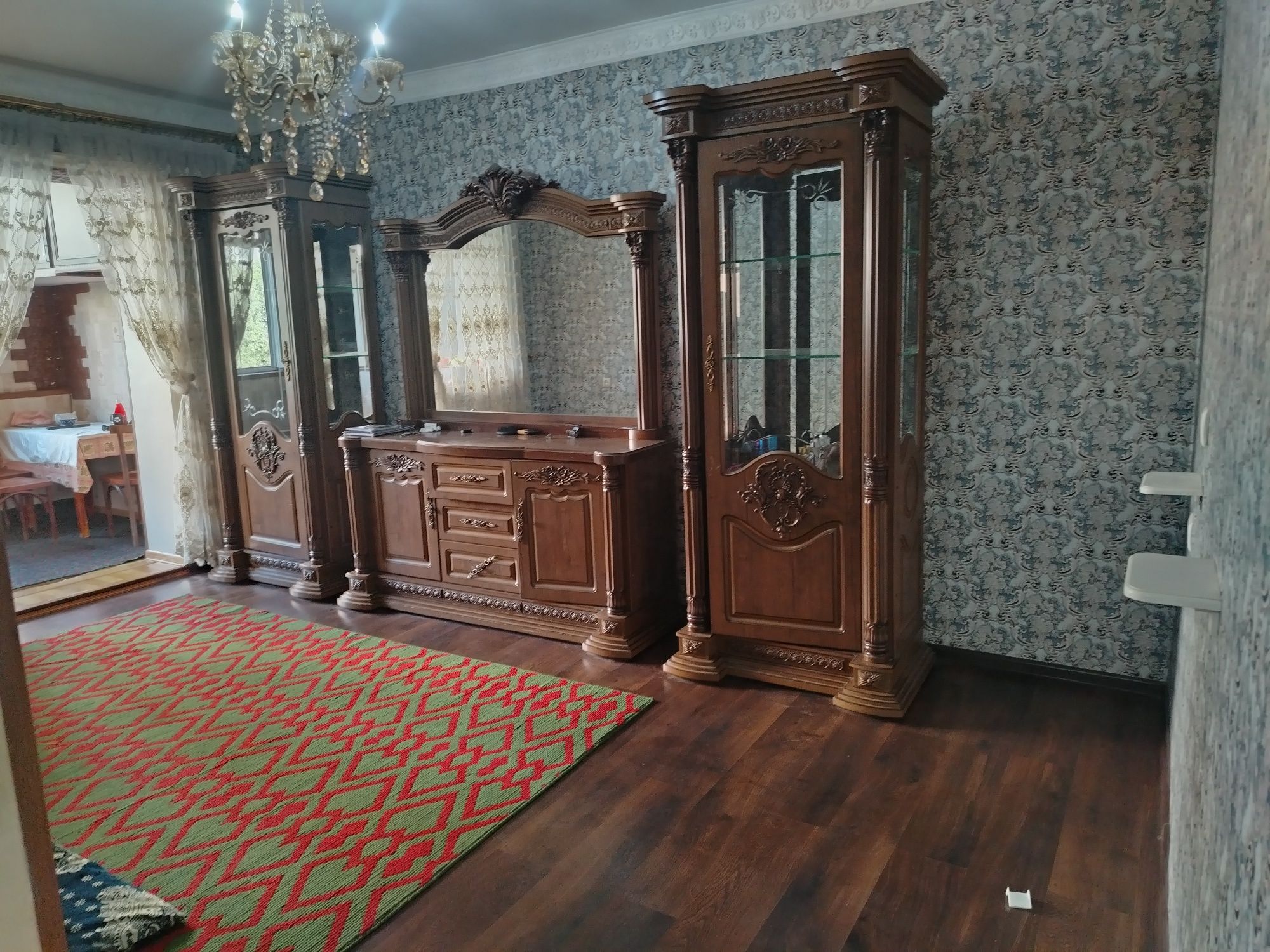 MAKLERSIZ.  Sheriklikka qizlar  olinadi. 4 xonali uy kompas yonidan