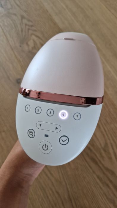 Epilator IPL Philips Lumea Seria 8000 Prestige BRI950/00