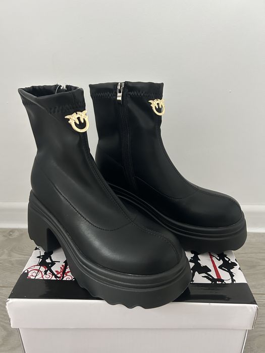 Боти на Pinko с лек дебел ток