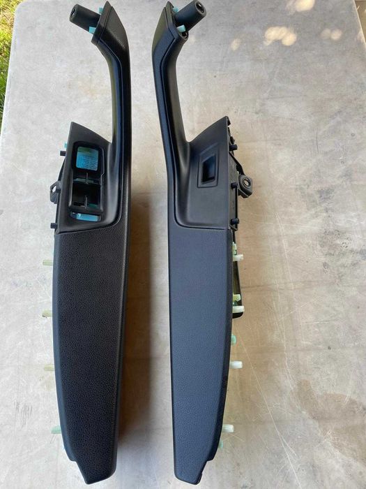 Vând trimuri Passat B8 si display navigatie.