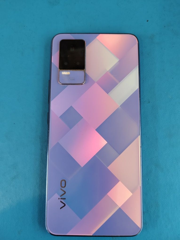 Продам смартфон VIVO V21e