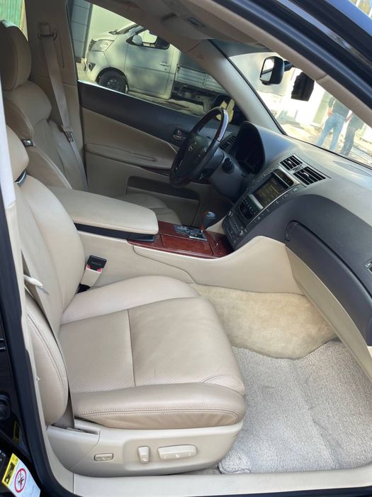 Продается автомобил LEXUS GS 300
