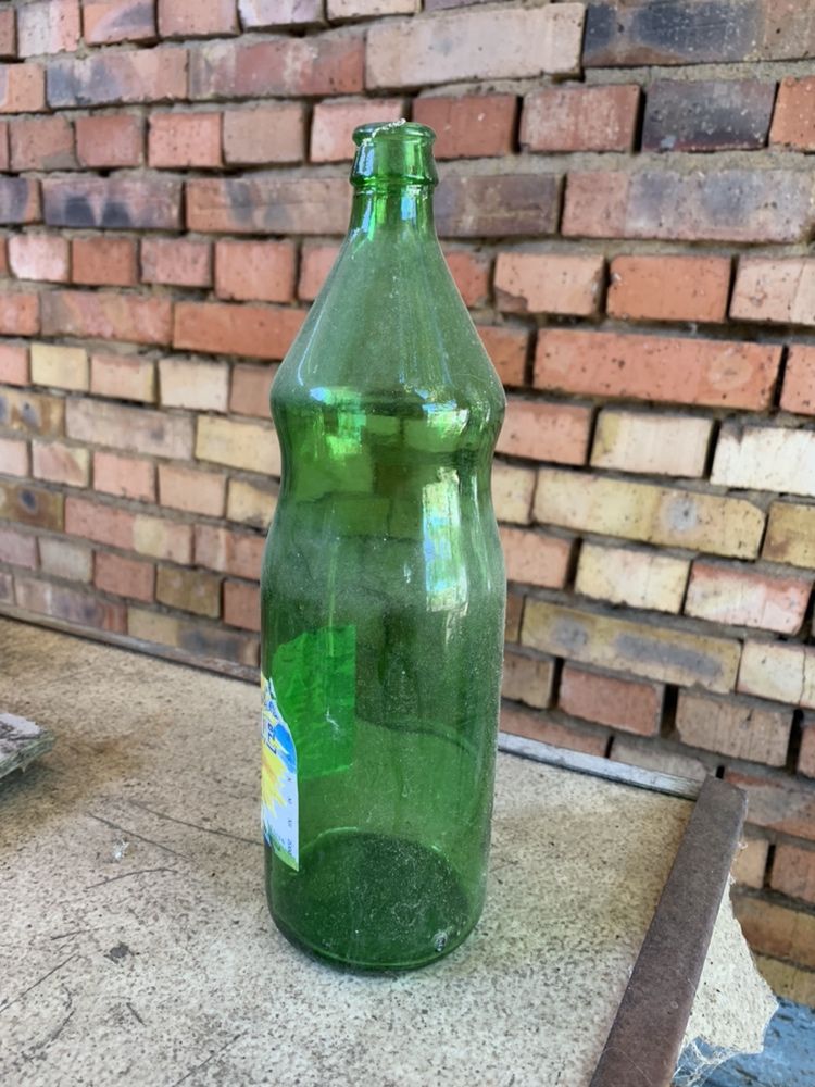 Стъклени бутилки с каси