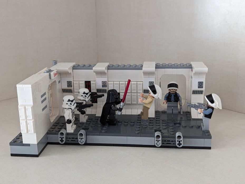 Продается LEGO Star Wars 75387 Boarding the Tantive IV