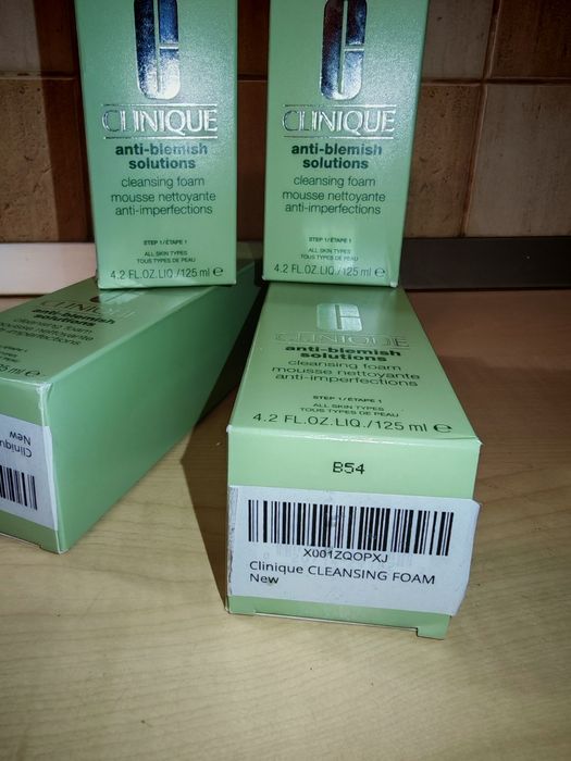 Clinique Anti-Blemish solutions.Spuma de curățare a fetei