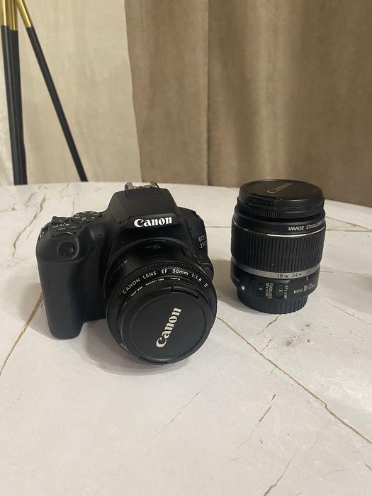 Canon EOS 250D + два обьектива