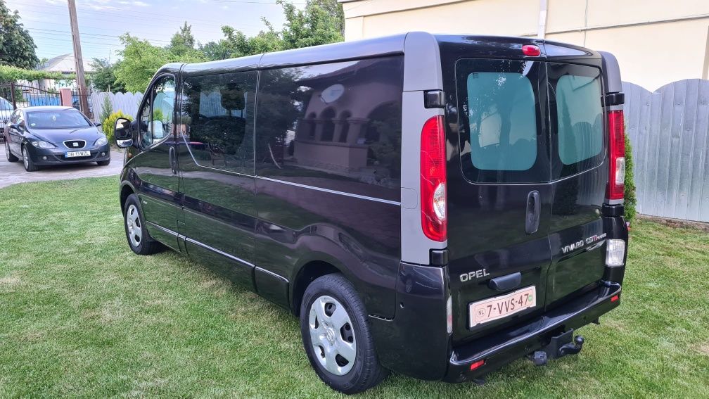 Opel Vivaro 5 locuri +marfă 2012