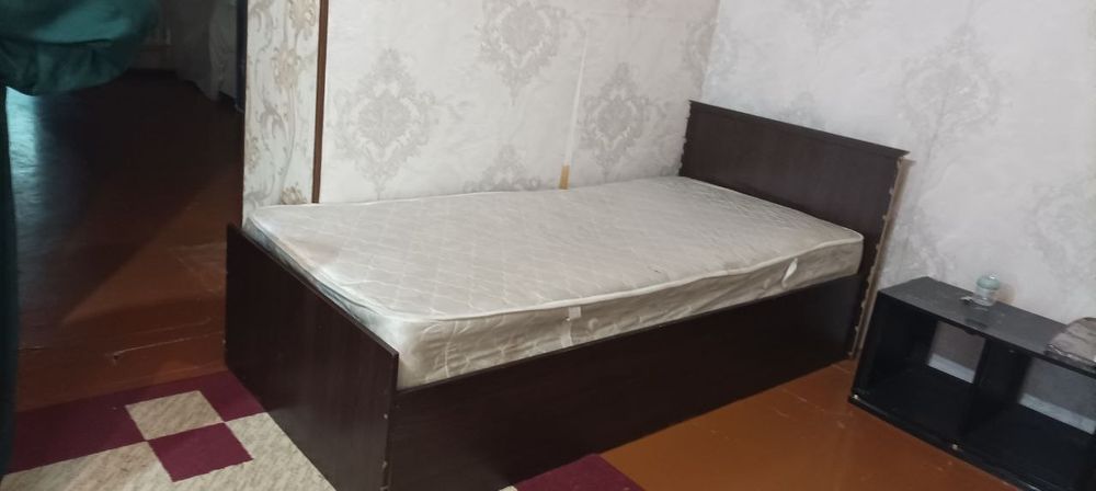Divan sotiladi srochno