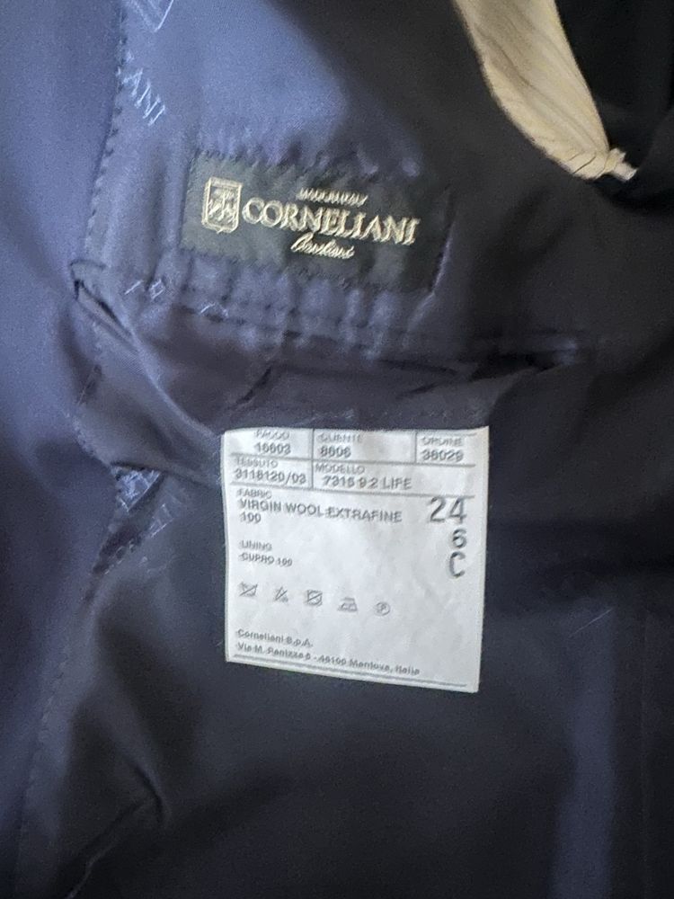 Мужской пиджак Corneliani.