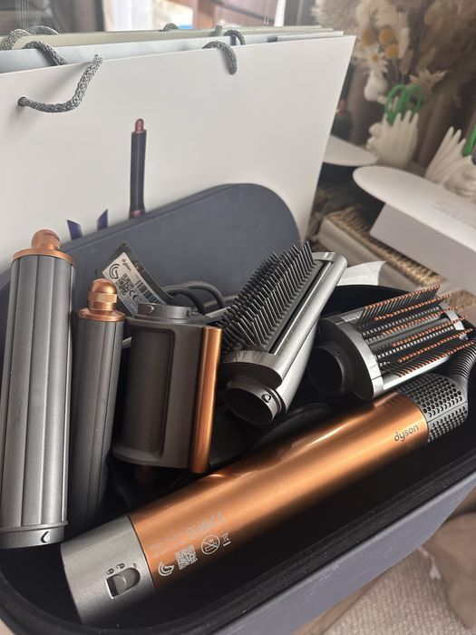 Фен-стайлер Dyson