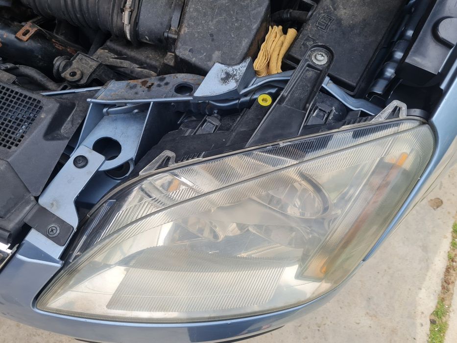 Faruri / far stânga / dreapta Ford C Max