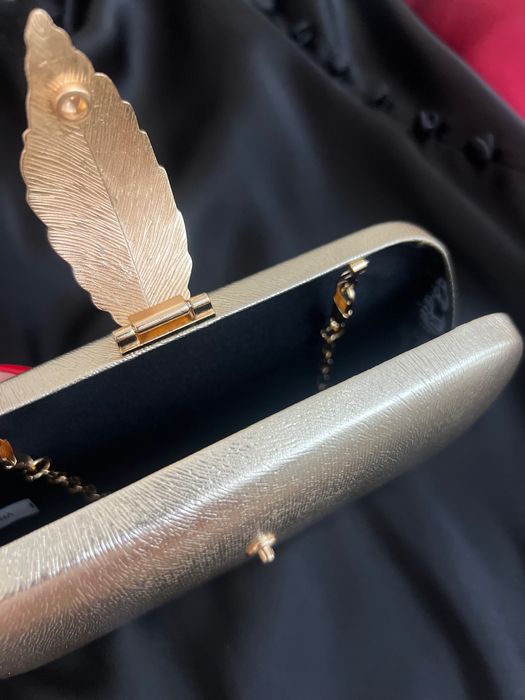 Poșetă clutch aurie elegantă cu detaliu frunză