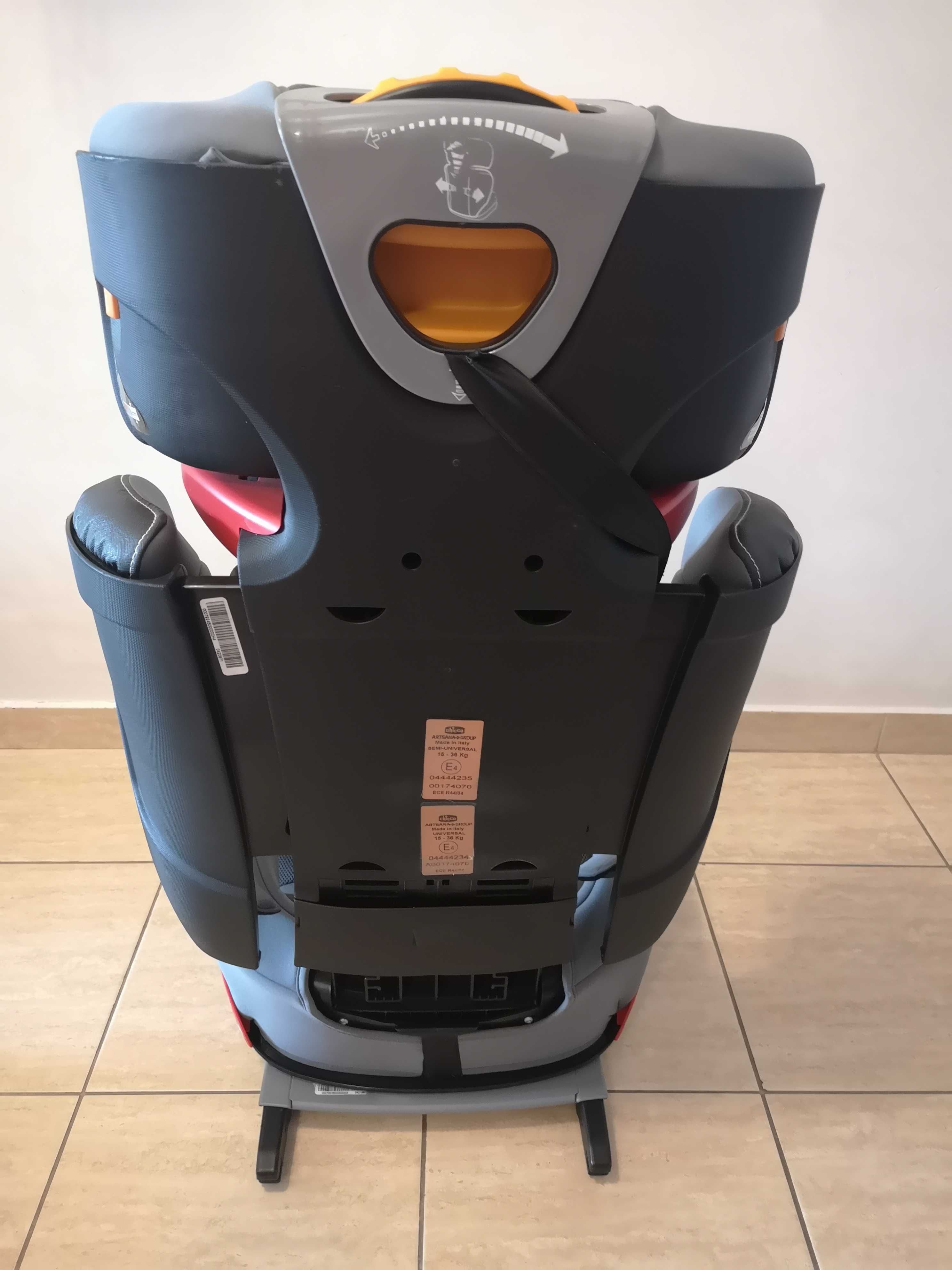 Vand scaun auto Chicco cu isofix + 2 sau 1 buc inaltator auto copii