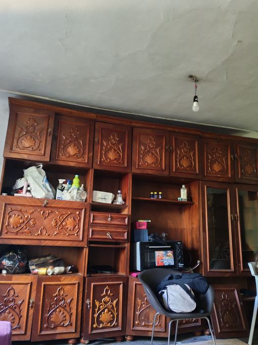 Vând bibliotecă lacul Tei urgent