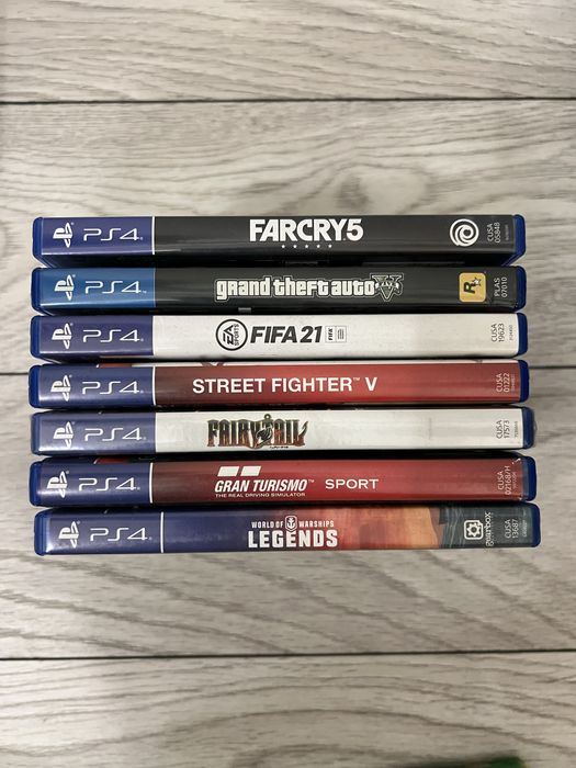 PS4 Pro 1TB + 3 controllere + stație încărcare + 7 jocuri