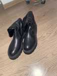 Vand ghete marimea 38 bershka