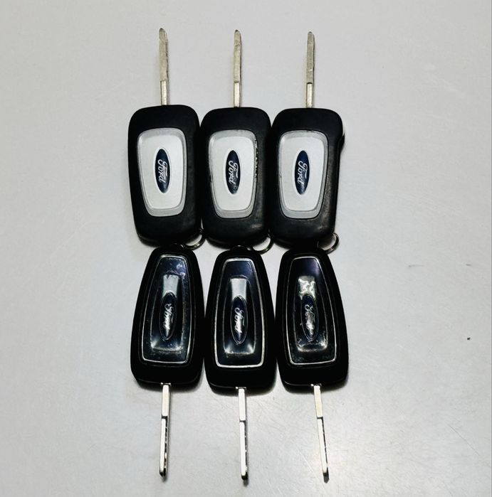Оригинален ключ за Ford Focus сгъваем с 3бутона с платка