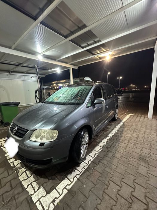 Vând vw touran 1.9 tdi