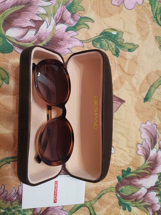 Продавам слънчеви очила