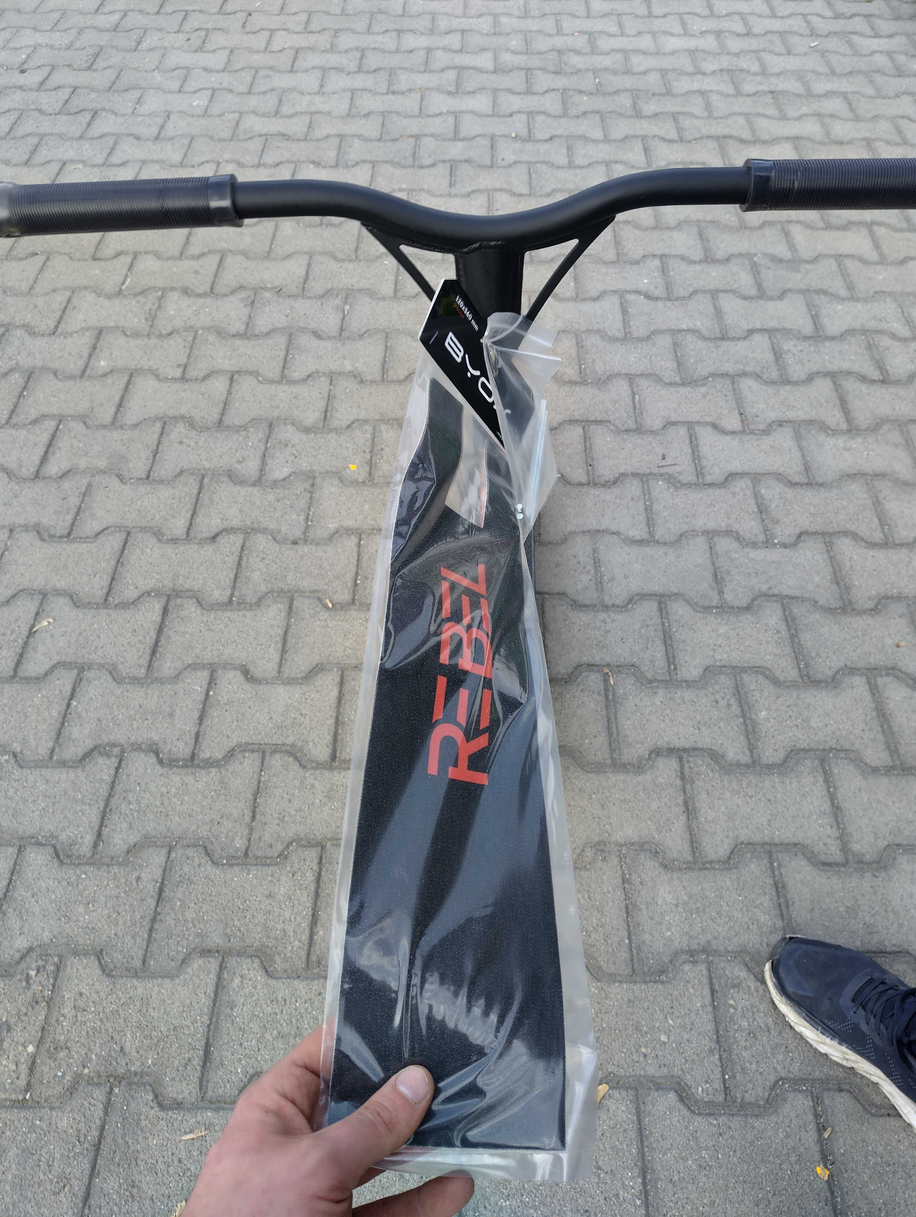 BYOX Детска тротинетка stunt REBEL карбон