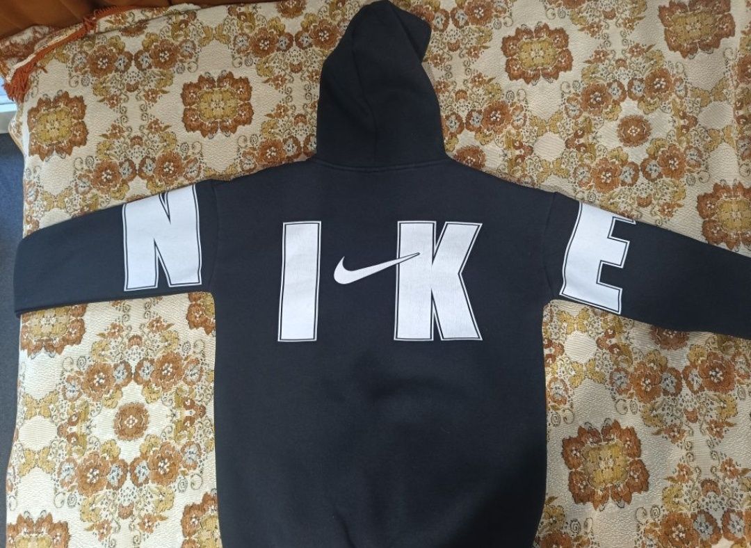 Разнообразие от дрехи от Nike, Flair и други марки.